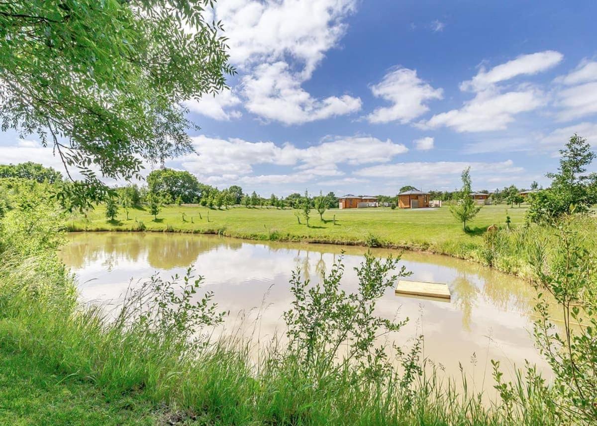 Green Meadows Park Garton 外观 照片