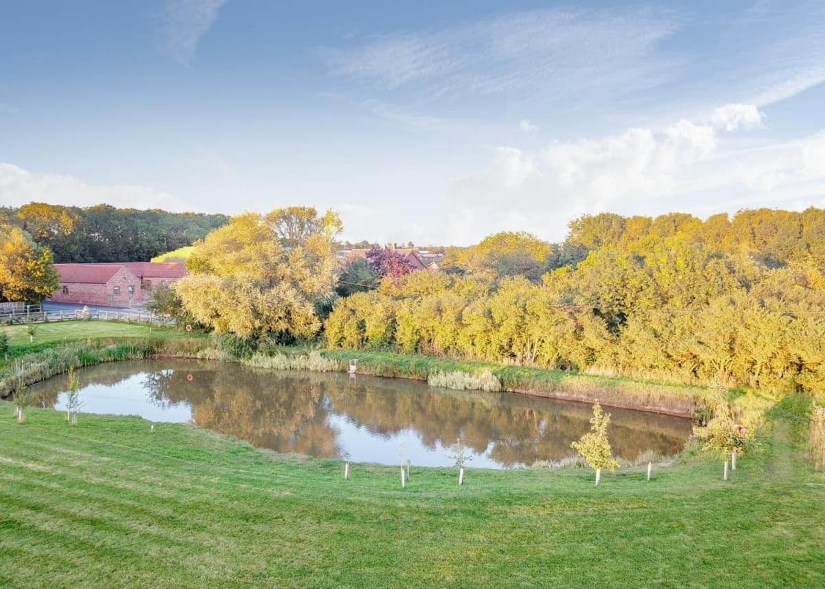 Green Meadows Park Garton 外观 照片